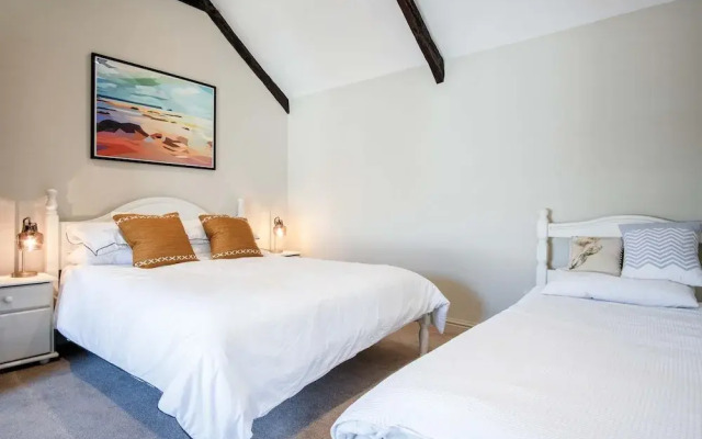 Tregoyr - 3 Bedroom Holiday Home - St Florence