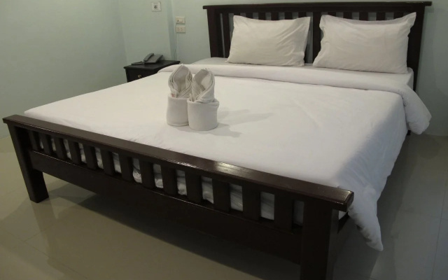 Koh Loi Hotel