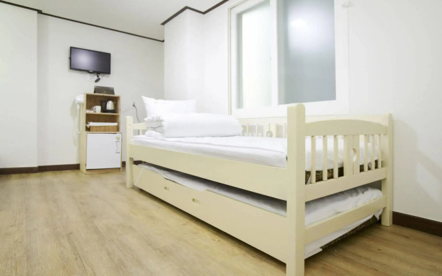 Shinchon Hongdae Guesthouse