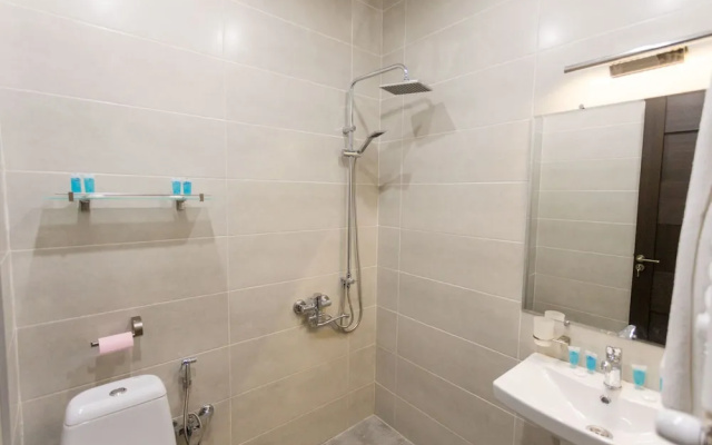 Falcon Apartments - 300 Aragveli