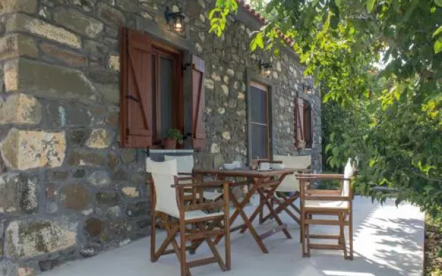 Perivoli Stone house