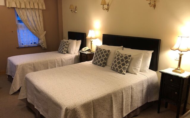 Отель The Courtyard B&B вид на фасад