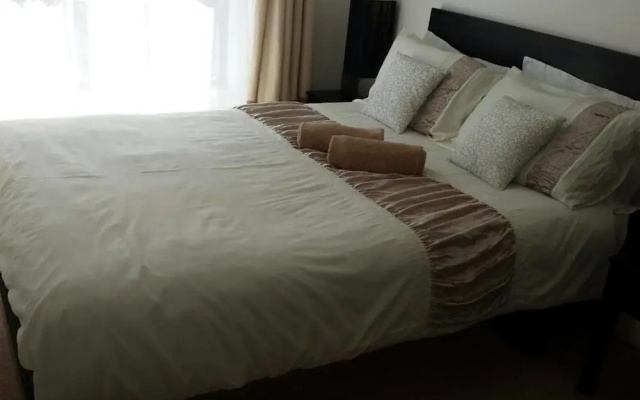2 Bedroom Apartment Bishops Quay