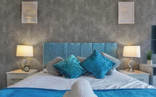 2 Bed Penthouse-sleeps 4 With Wraparound Balcony