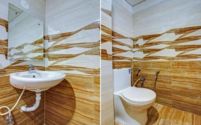 AB7 Residency by OYO Rooms