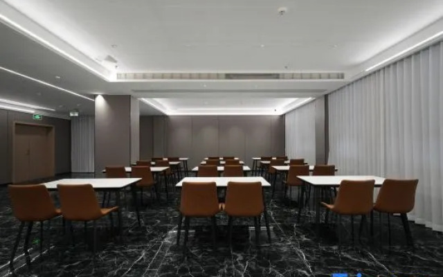 Wuyi Garden Hotel (Wuyi Ancient City Wuyi Station)