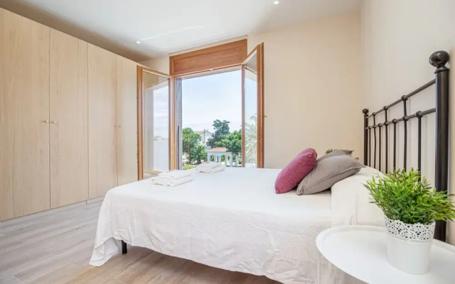 Villa in Empuriabrava With Pool & Boat Mooring