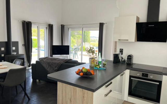 Holiday Home in Pouzols-Minervois with Private Outdoor Pool