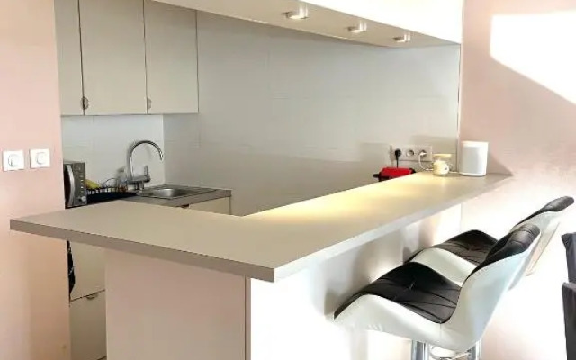 Apt Golfe Juan - 5min des plages - Parking privée - Piscine Rooftop