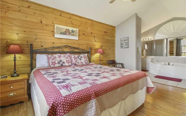 Autumn Leaves - Four Bedroom Cabin