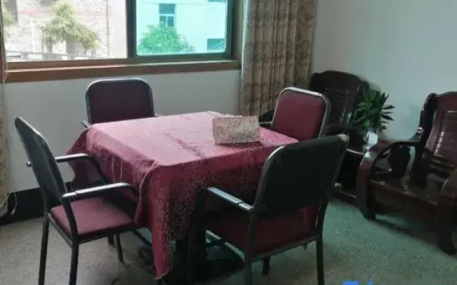 Tonglu Zhonghua Courtyard Homestay