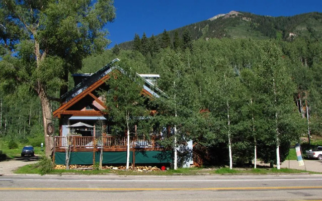 Rico Hotel Mountain Lodge & Argentine Grille
