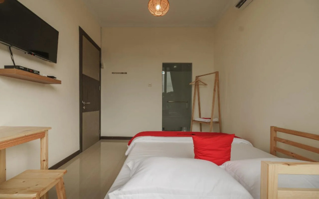Reddoorz Plus @ Daan Mogot Jakarta 2