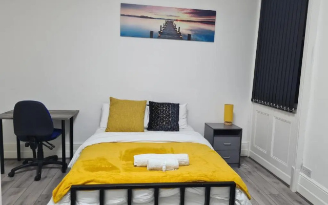 West Street 3-Bed 3-Ensuite Apartment Leicester