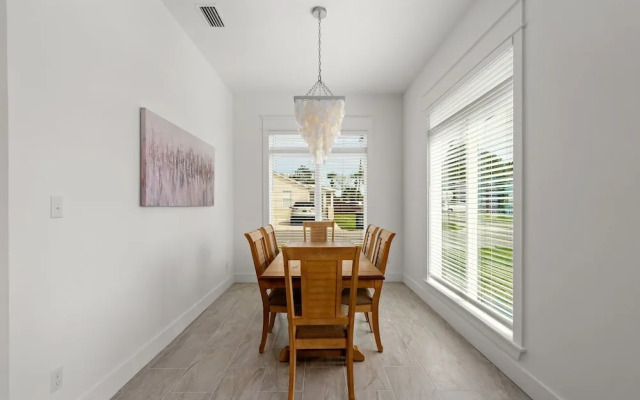 Brand NEW Expansive Coastal Home w/ Custom Furnishings Sleeps 15
