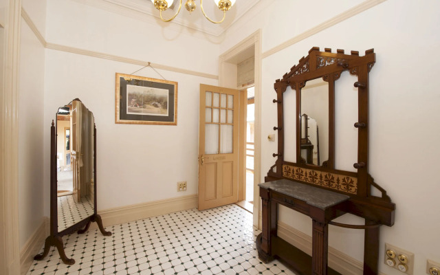 Cobb & Co Court Boutique Hotel