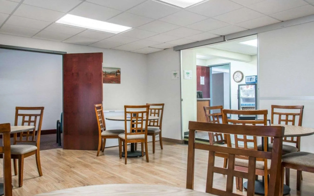 Regency Inn And Suites