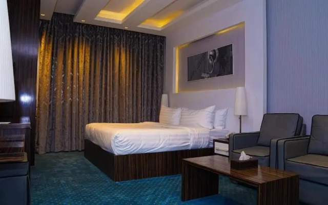 Clowzer Hotel