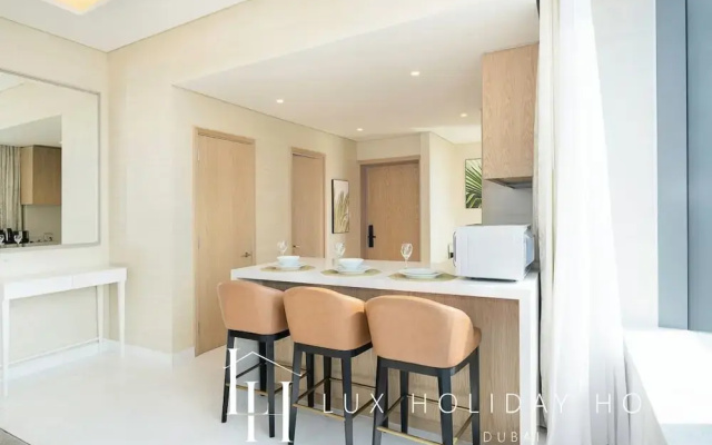 LUX Iconic Views at The Palm Tower 5