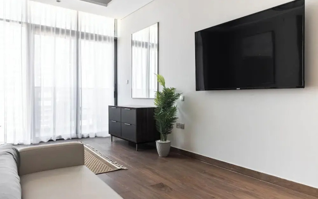 SIMPLY COMFORT Skyline Apts at Nobles Tower with Luxury Burj View