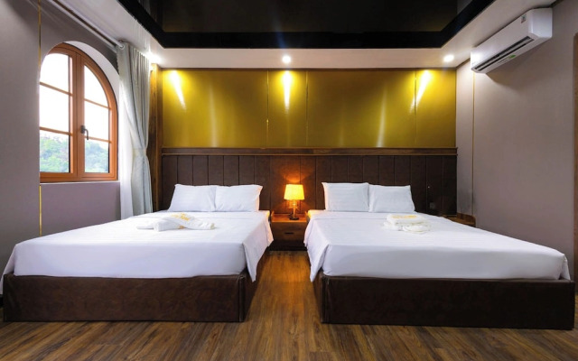 TH Luxury Hotel