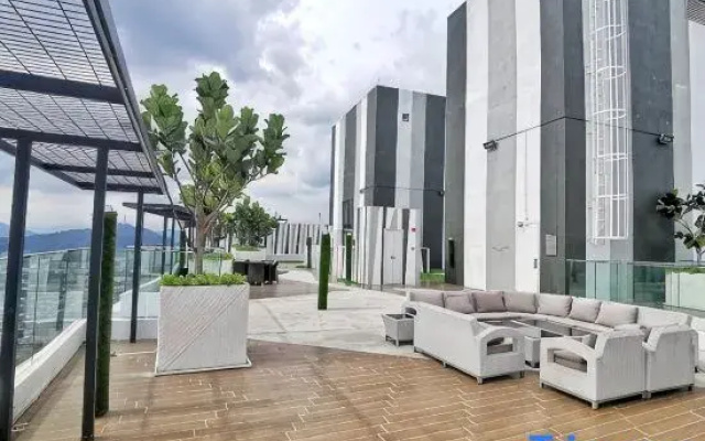 Reizz Residence | 2 BDR, 2 BATH, with Balcony