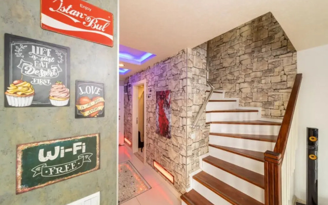 Stylish Duplex With Garden and Gazebo in Muratpasa
