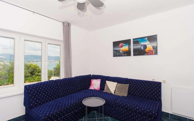 Quaint Holiday Home in Mastrinka With Balcony