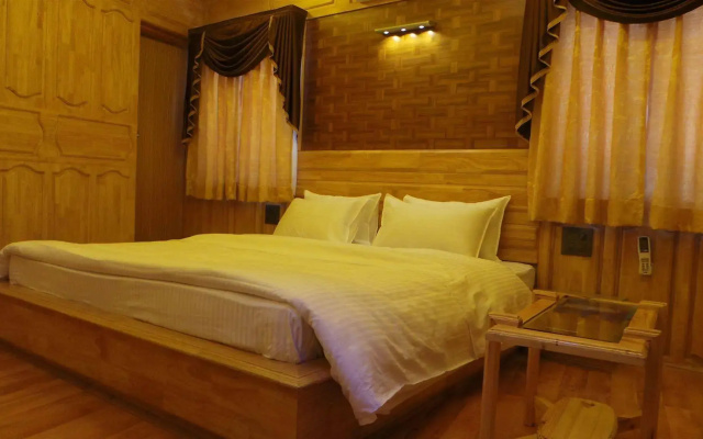 Shamyana Lodge and Restaurant