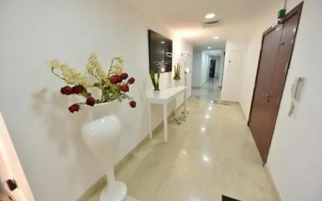 Jbr penthouse with terrace pool