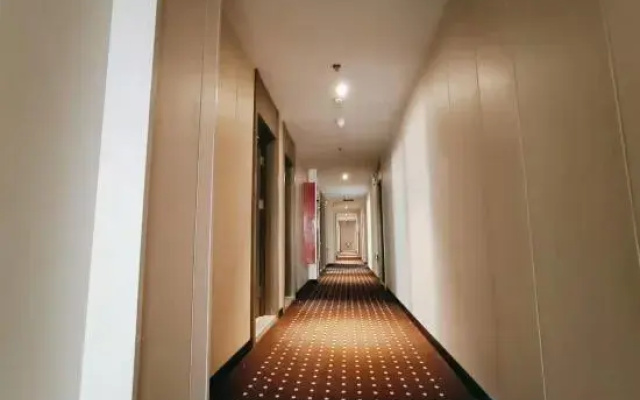 Lai Yi Hotel (Changji Road Anting Subway Station)