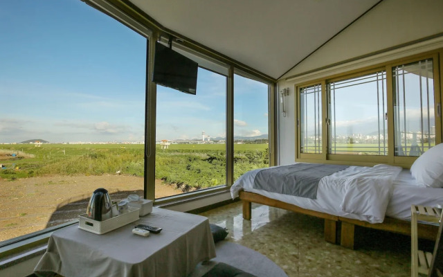 Cornrad Hotel
