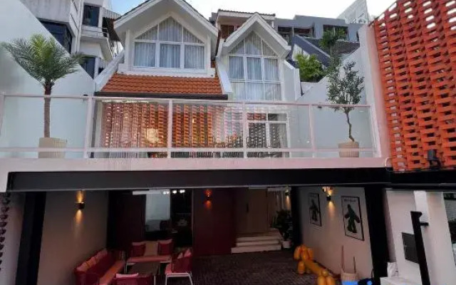 Modern Nordic-style 5-bedroom villa in Sukhumvit, downtown Bangkok