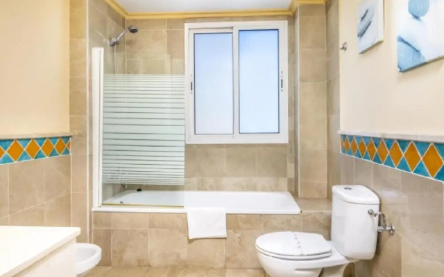 Apartamento en la playa con aire y WiFi