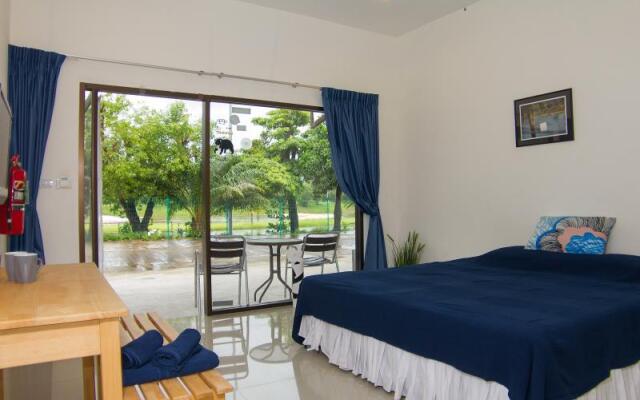 Апартаменты Phuket Wake Park Apartments комната для гостей