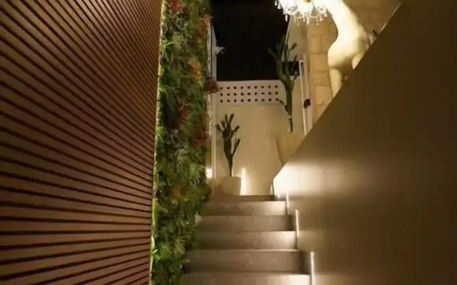 Barneys Club B&b