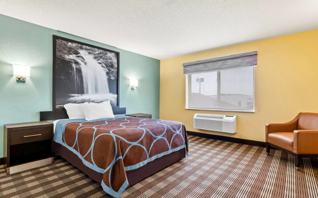 Super 8 by Wyndham Osseo WI
