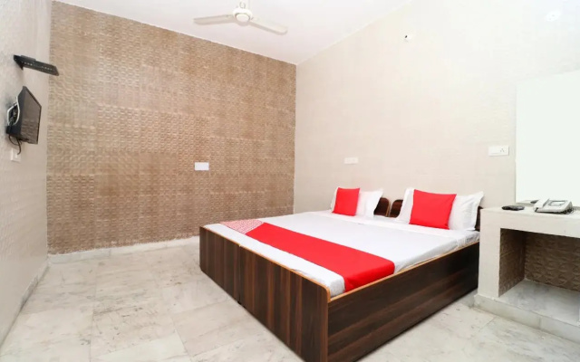 OYO 23066 Shiv Guest House