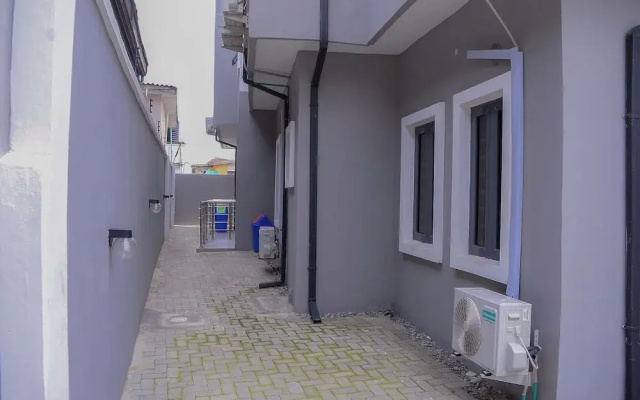 Bamgbose Apartments - Sleeps 2 - Parking - Wifi