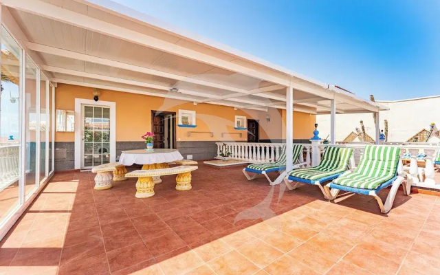 El Médano Apartment With Stunning Pool Views