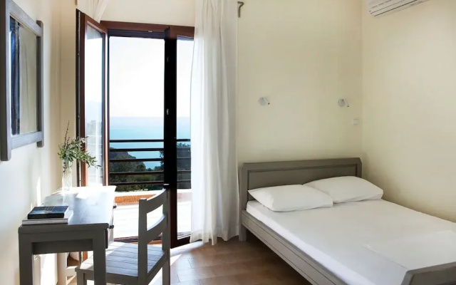Family Vacation home with Views in Heart of Mani