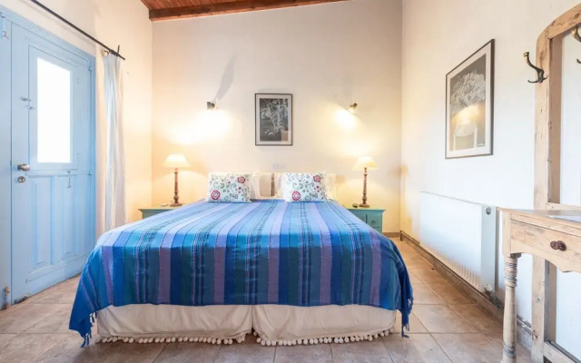 Adamos 1 br Hotel Apartments