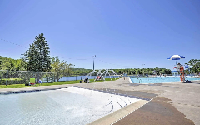 Arrowhead Lake Amenities: Quaint Home w/ Fireplace