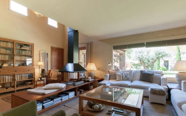 Splendid Mansion With Private Pool in St Pere Pescador