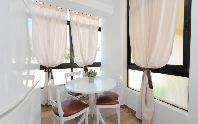 Sea Views Aloha Apartment
