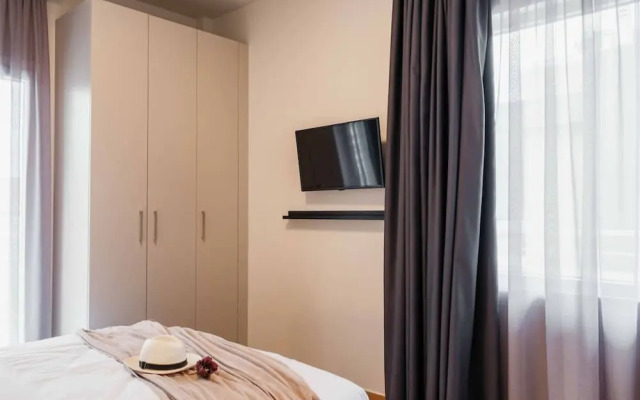 Spacious Seaside Flat at Alimos