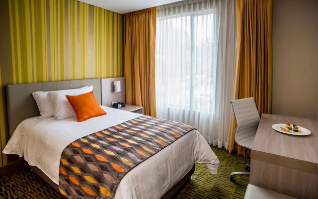 Plaza Suites