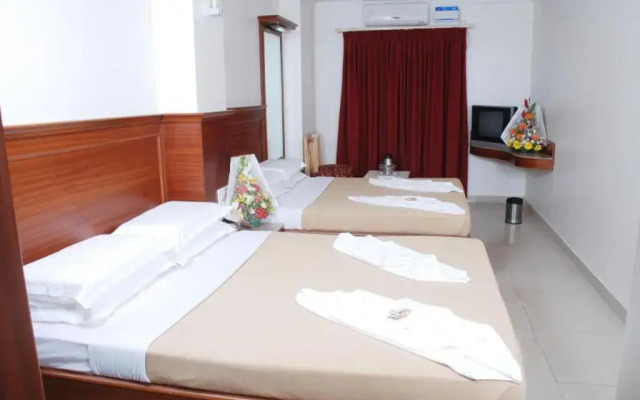 Snt Comforts Lodge by OYO Rooms