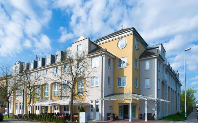 Отель ACHAT Hotel Leipzig Messe Германия, Лейпциг - отзывы, цены и фото номеров - забронировать отель ACHAT Hotel Leipzig Messe онлайн вид на фасад