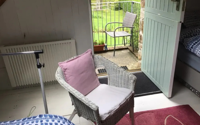 Cozy Camborne Studio Retreat With two Single Beds